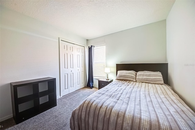 156 Carrera Ave, Davenport, FL 33897 - bedroom featuring carpet flooring, a closet, and a textured ceiling