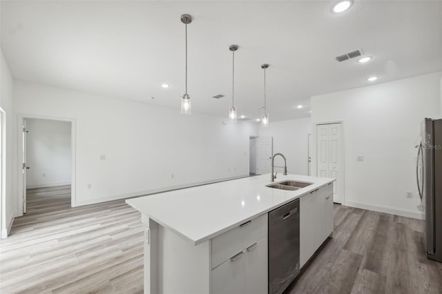 6062 SW 154th Pl, Ocala, FL 34473 - kitchen with stainless steel appliances, a sink, light wood-style flooring, light countertops, and recessed lighting