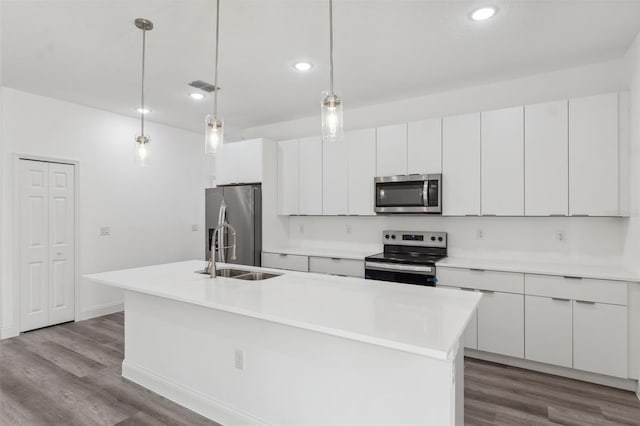 6062 SW 154th Pl, Ocala, FL 34473 - kitchen featuring appliances with stainless steel finishes, a sink, recessed lighting, a kitchen island with sink, and dark wood-style floors