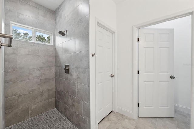 6062 SW 154th Pl, Ocala, FL 34473 - bathroom with a tile shower, baseboards, and tile patterned floors