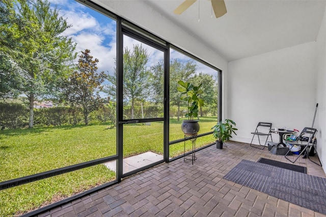 14325 Hidden Ct, Clermont, FL 34711 - sunroom featuring ceiling fan