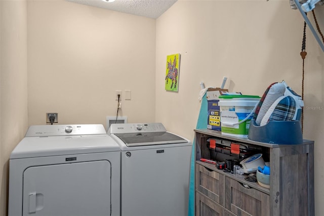 3362 Partridge St, Deltona, FL 32738 - laundry area featuring washer and dryer and a textured ceiling