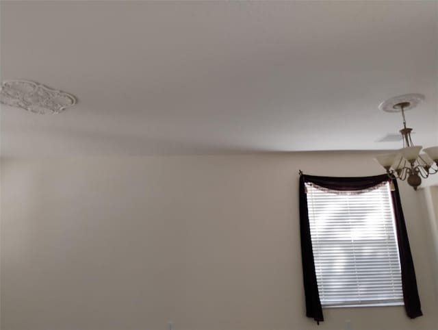 10415 Lucaya Dr, Tampa, FL 33647 - unfurnished room featuring a chandelier