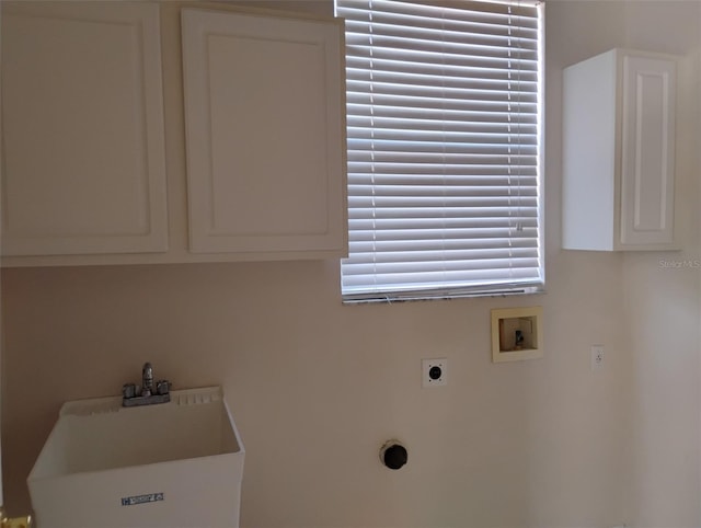 10415 Lucaya Dr, Tampa, FL 33647 - laundry room featuring electric dryer hookup and washer hookup
