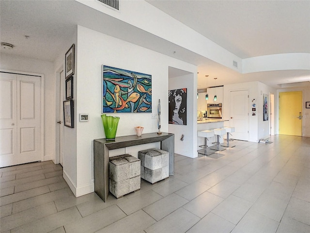 100 S Eola Dr Unit 611, Orlando, FL 32801 - hall featuring baseboards