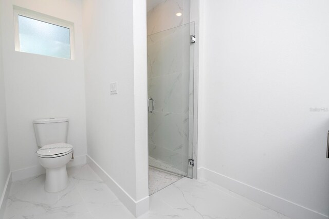 509 St Johns Ct, Poinciana, FL 34759 - bathroom with marble look tiles, toilet, baseboards, and a marble finish shower