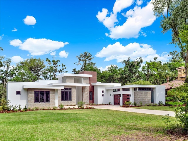 7615 SE 12th Cir, Ocala, FL 34480 - modern home with stucco siding, a garage, and a front lawn
