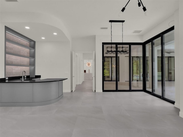 7615 SE 12th Cir, Ocala, FL 34480 - bar area with recessed lighting, a chandelier, a sink, baseboards, and pendant lighting