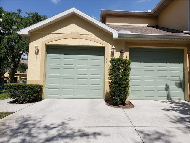 3658 Oakdale Cir Unit 100, Oviedo, FL 32765 - garage featuring driveway