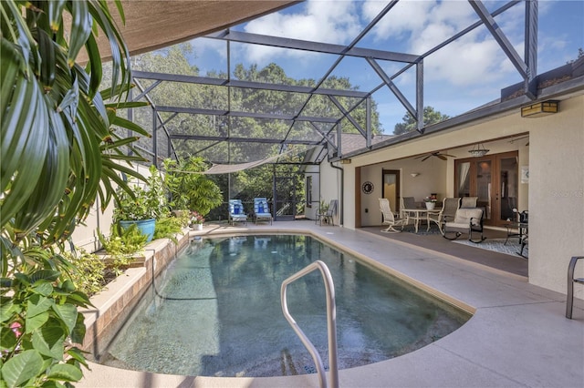 612 Golden Dawn, Apopka, FL 32712 - swimming pool with a patio, ceiling fan, and glass enclosure