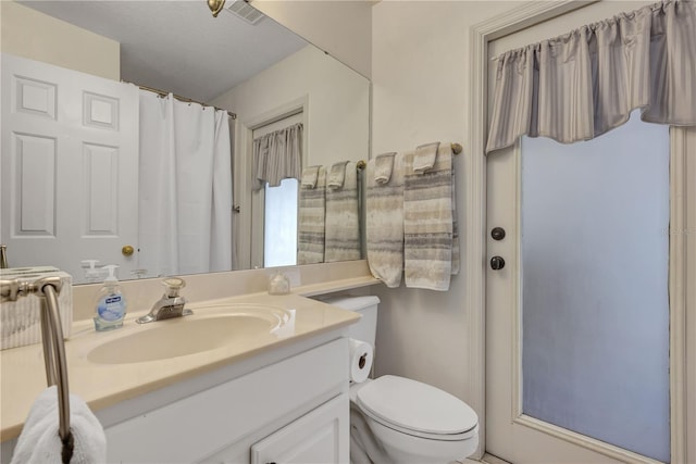 612 Golden Dawn, Apopka, FL 32712 - bathroom featuring vanity, toilet, and a shower with curtain