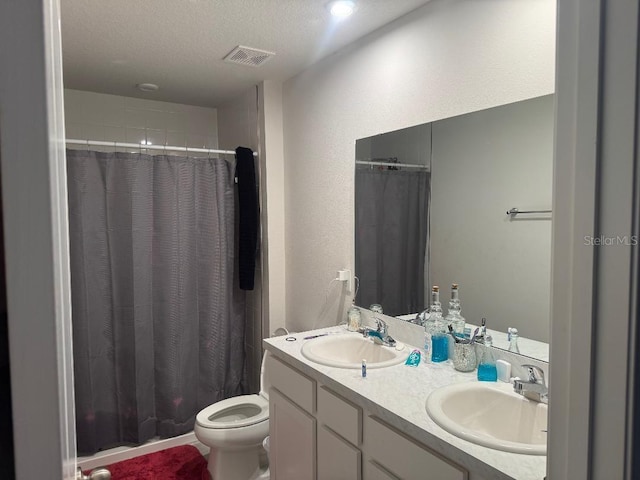 268 Fiddlewood Ct, Davenport, FL 33837 - full bath featuring double vanity, toilet, a shower with shower curtain, and a textured ceiling