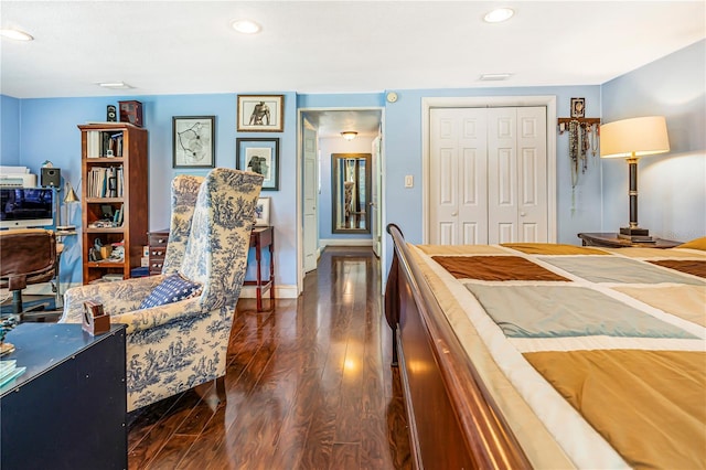 1919 E S St, Orlando, FL 32801 - bedroom featuring dark wood finished floors, recessed lighting, a closet, baseboards, and an office area