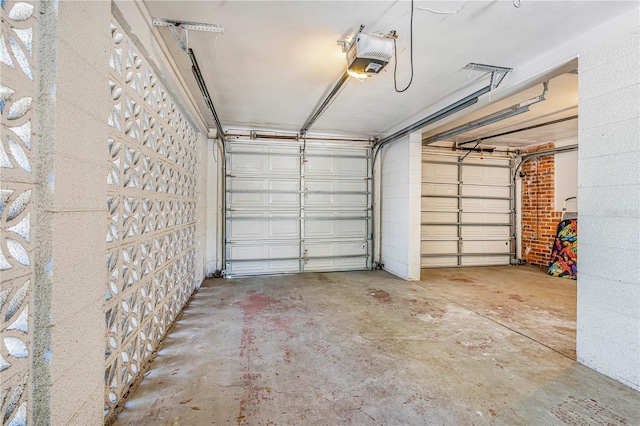 1919 E S St, Orlando, FL 32801 - garage featuring a garage door opener
