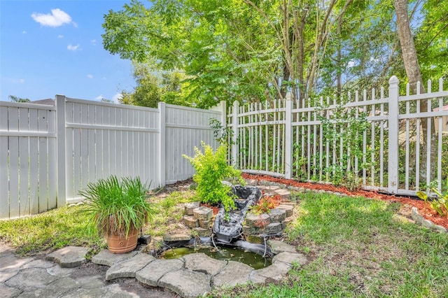1181 Welch Hill Cir, Apopka, FL 32712 - view of yard featuring a garden pond