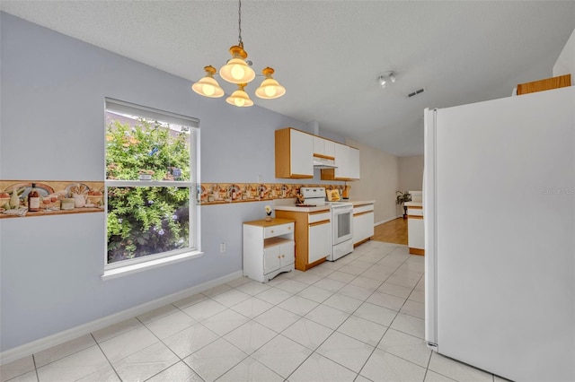1181 Welch Hill Cir, Apopka, FL 32712 - kitchen featuring white appliances, a chandelier, light countertops, baseboards, and pendant lighting
