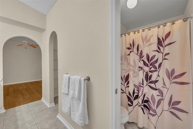 1181 Welch Hill Cir, Apopka, FL 32712 - bathroom featuring toilet, a shower with curtain, baseboards, and tile patterned flooring