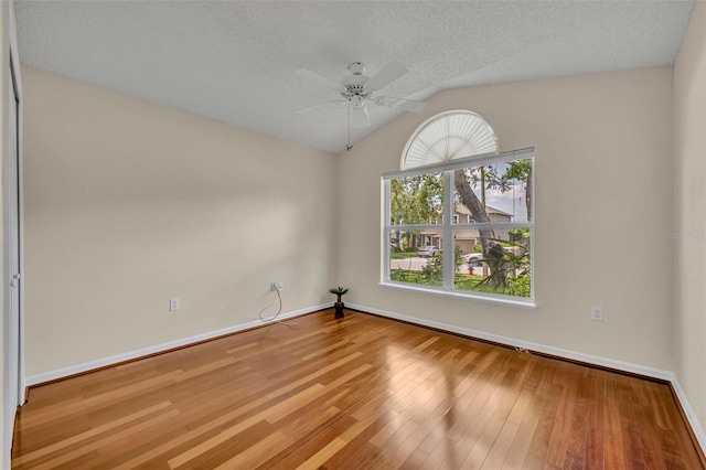 1181 Welch Hill Cir, Apopka, FL 32712 - spare room with wood finished floors, a ceiling fan, vaulted ceiling, baseboards, and a textured ceiling