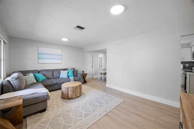 1073 Kenwood Dr, Dunedin, FL 34698 - photo 4