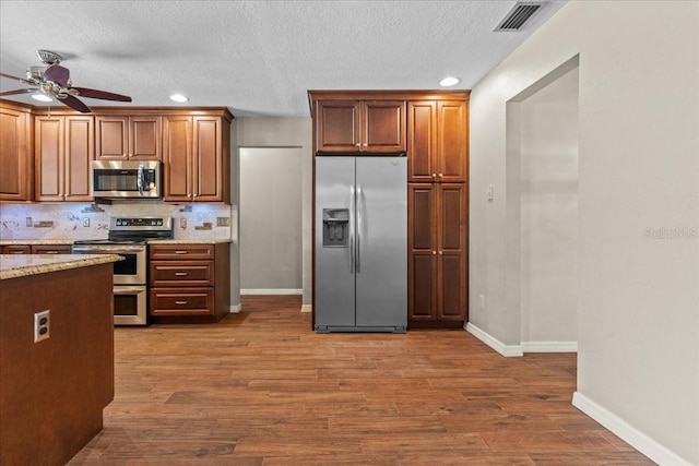 3942 Orange Lake Dr, Orlando, FL 32817 - kitchen featuring stainless steel appliances, ceiling fan, baseboards, recessed lighting, and backsplash