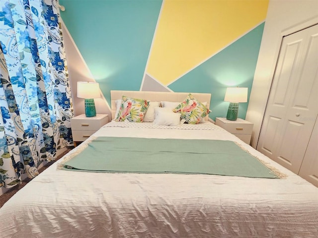 949 Leader St, Davenport, FL 33896 - bedroom featuring a closet and lofted ceiling