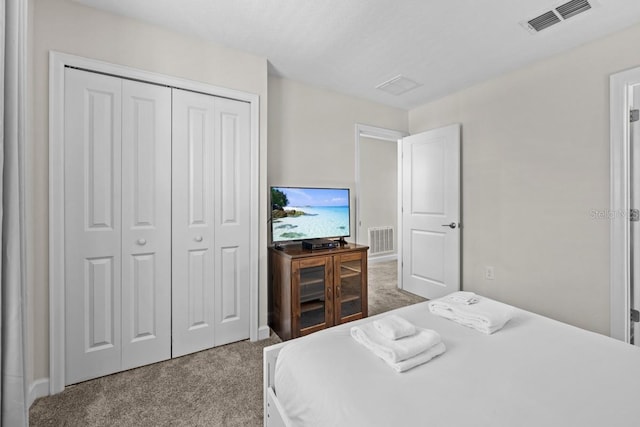 8822 Interlocking Ct, Davenport, FL 33896 - carpeted bedroom with a closet