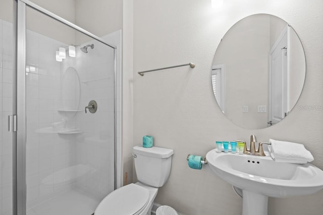8822 Interlocking Ct, Davenport, FL 33896 - bathroom featuring toilet, a shower stall, and a sink