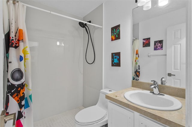 4905 Emilee Grace Ln, Saint Cloud, FL 34771 - full bathroom with vanity, a shower with curtain, and toilet
