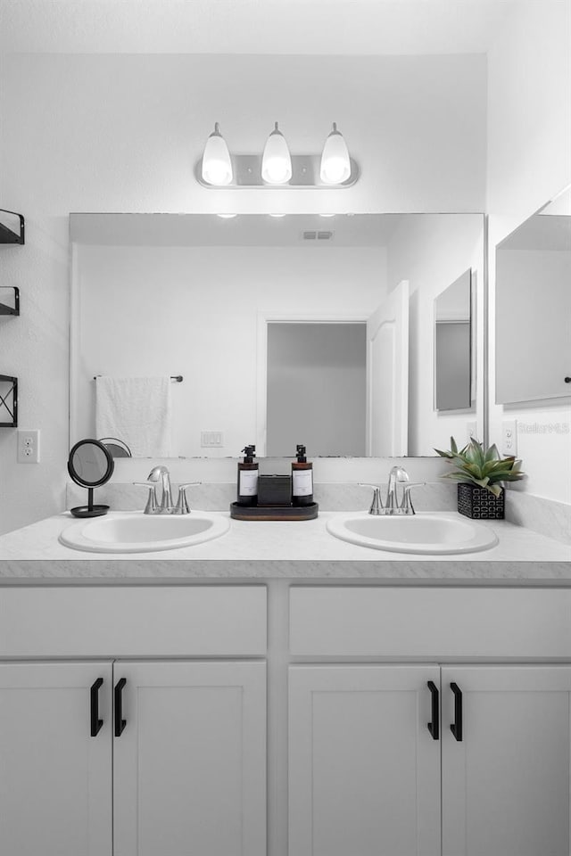 15356 White Tail Loop, Mascotte, FL 34753 - bathroom featuring double vanity