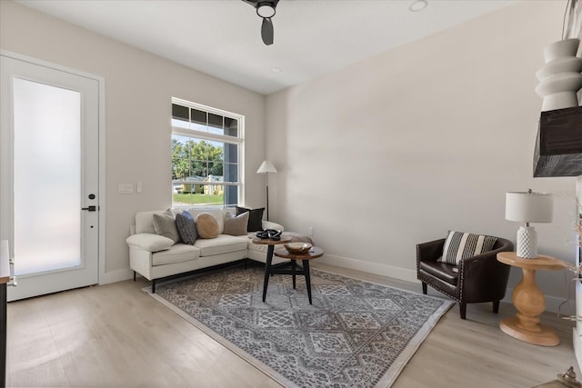 811 E Mcdonald Ave, Eustis, FL 32726 - living area featuring light wood-type flooring, ceiling fan, and baseboards