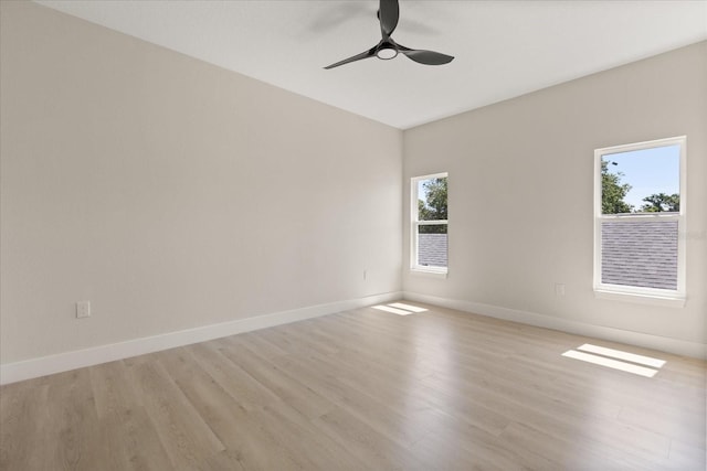 811 E Mcdonald Ave, Eustis, FL 32726 - unfurnished room featuring healthy amount of natural light, a ceiling fan, light wood-style floors, and baseboards
