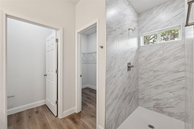 2565 W Laredo Dr, Citrus Springs, FL 34433 - full bathroom featuring tiled shower, wood finished floors, a spacious closet, and baseboards