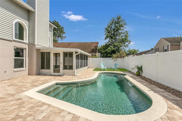 485 Whittingham Pl, Lake Mary, FL 32746 - view of swimming pool featuring a sunroom, a patio area, and a fenced backyard