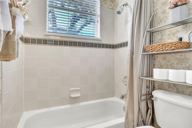 1017 Parkside Pointe Blvd, Apopka, FL 32712 - bathroom with shower / tub combo, toilet, and wallpapered walls