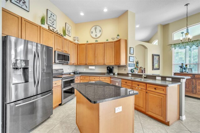 1017 Parkside Pointe Blvd, Apopka, FL 32712 - kitchen with stainless steel appliances, a sink, a peninsula, a high ceiling, and light tile patterned flooring