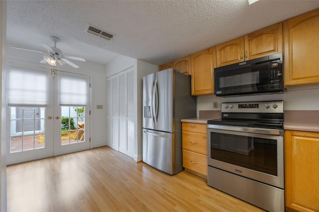 148 Olive Tree Cir Unit 148, Altamonte Springs, FL 32714 - kitchen with appliances with stainless steel finishes, a textured ceiling, light countertops, light wood-type flooring, and ceiling fan