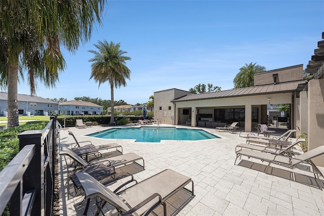 6703 Citrus Creek Ln, Tampa, FL 33625 - community pool with a patio