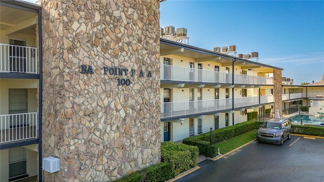 6100 12th St S Unit 313, Saint Petersburg, FL 33705 - view of apartment building / complex featuring uncovered parking