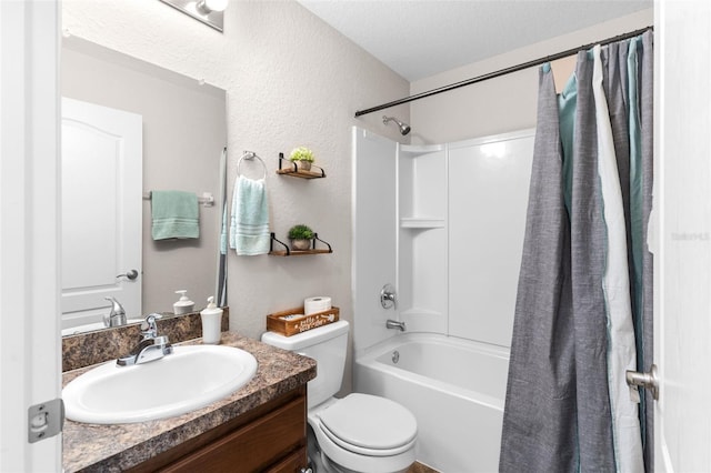 1805 Kingsmill Dr, Bartow, FL 33830 - full bath with shower / bath combo, toilet, vanity, and a textured wall