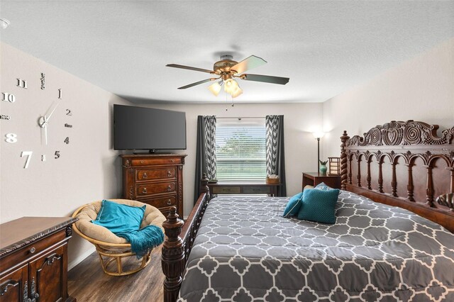 1805 Kingsmill Dr, Bartow, FL 33830 - bedroom with wood finished floors, baseboards, and ceiling fan