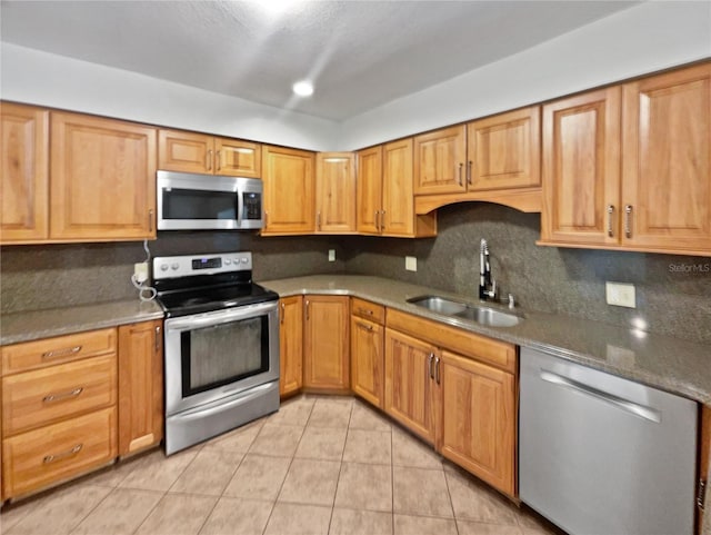 13794 SW 112th St, Dunnellon, FL 34432 - kitchen with stainless steel appliances, a sink, light tile patterned floors, and backsplash