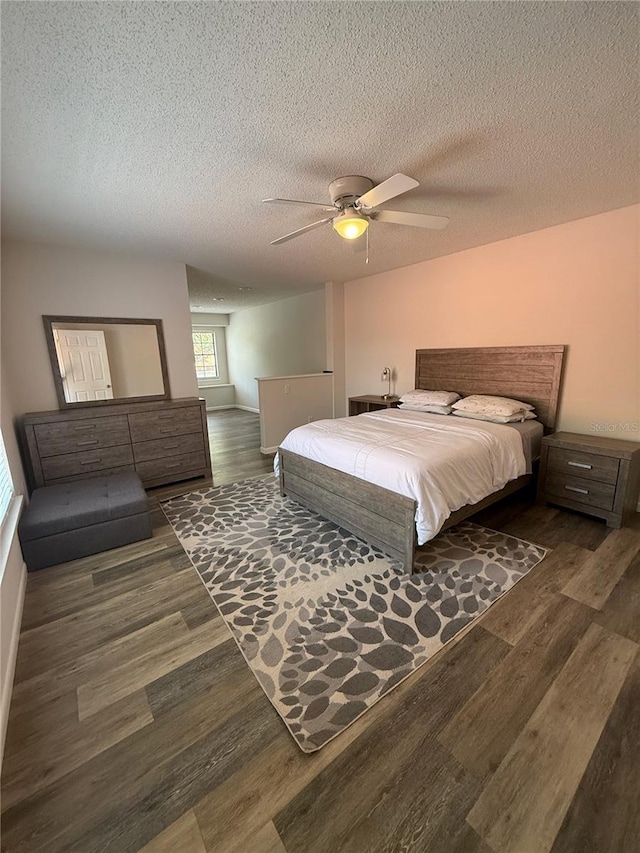 bedroom with wood finished floors, a textured ceiling, and a ceiling fan