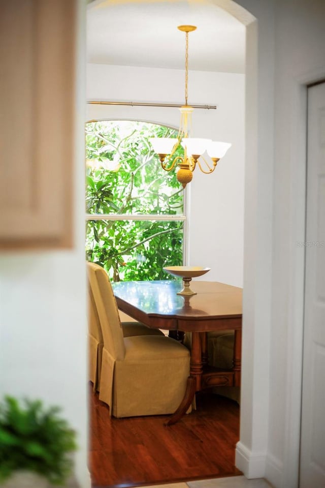13631 Via Roma Cir, Clermont, FL 34711 - dining area featuring arched walkways, a chandelier, and wood finished floors