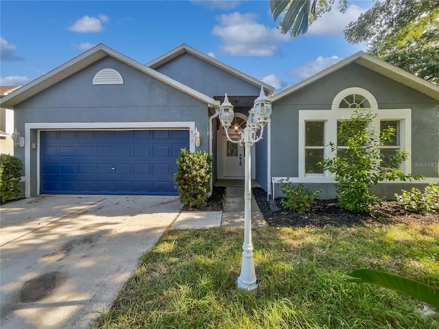 612 Doe Cove Pl, Apopka, FL 32703 - ranch-style house featuring stucco siding, an attached garage, and concrete driveway
