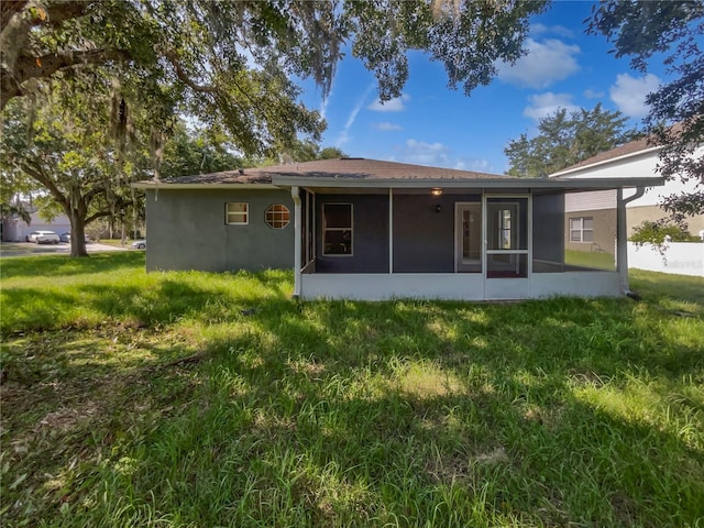 612 Doe Cove Pl, Apopka, FL 32703 - rear view of property with a sunroom and a yard