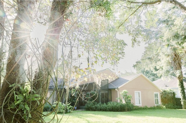 2102 Applegate Dr, Ocoee, FL 34761 - back of house featuring stucco siding and a yard