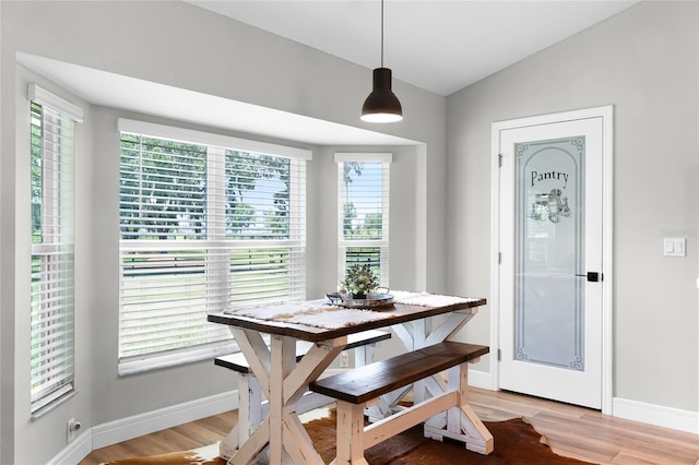 5478 NW 153rd Ct, Morriston, FL 32668 - dining area with baseboards, vaulted ceiling, light wood-style flooring, and breakfast area
