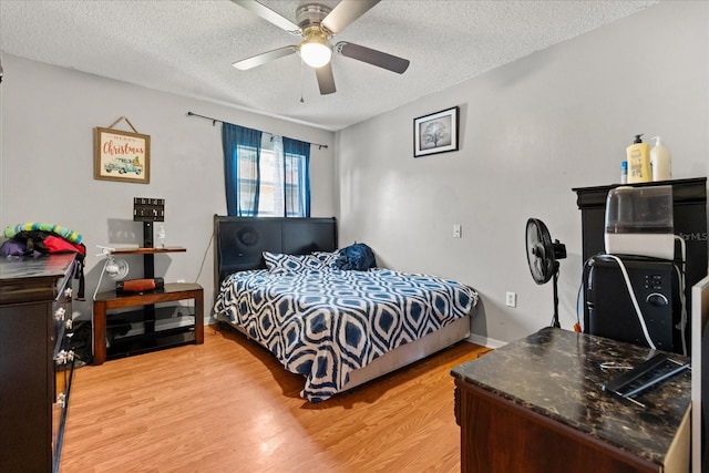 1321 Dunbarton Ct, Kissimmee, FL 34758 - bedroom with a textured ceiling, light wood-style flooring, a ceiling fan, and baseboards