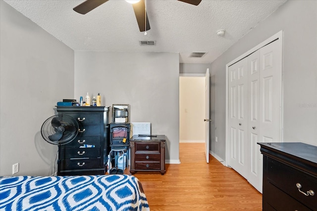 1321 Dunbarton Ct, Kissimmee, FL 34758 - bedroom featuring light wood-style flooring, a closet, a textured ceiling, a ceiling fan, and baseboards