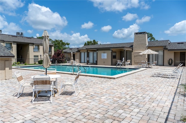 314 Windmeadows St Unit 314, Altamonte Springs, FL 32701 - community pool with a patio area
